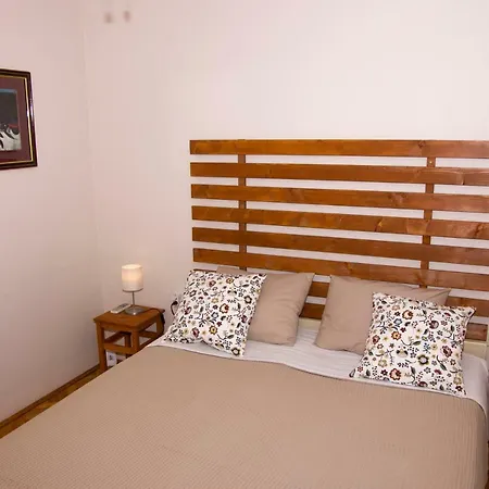 Trisi Apartment