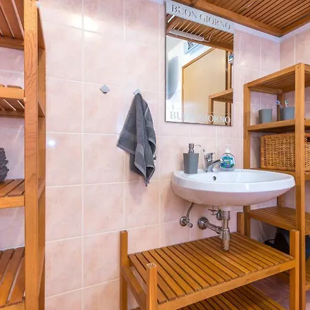 Apartment Trisi *