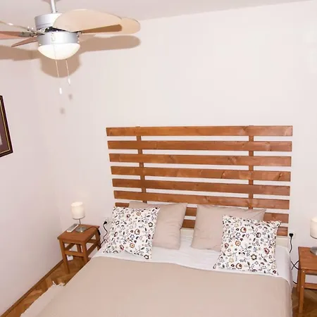 Trisi Apartment *
