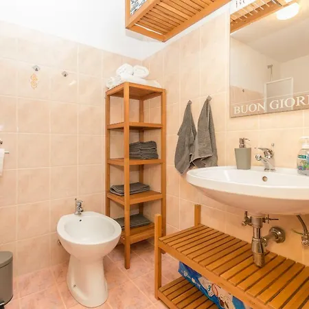 Apartment Trisi *