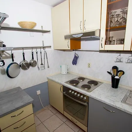 Apartment Trisi *